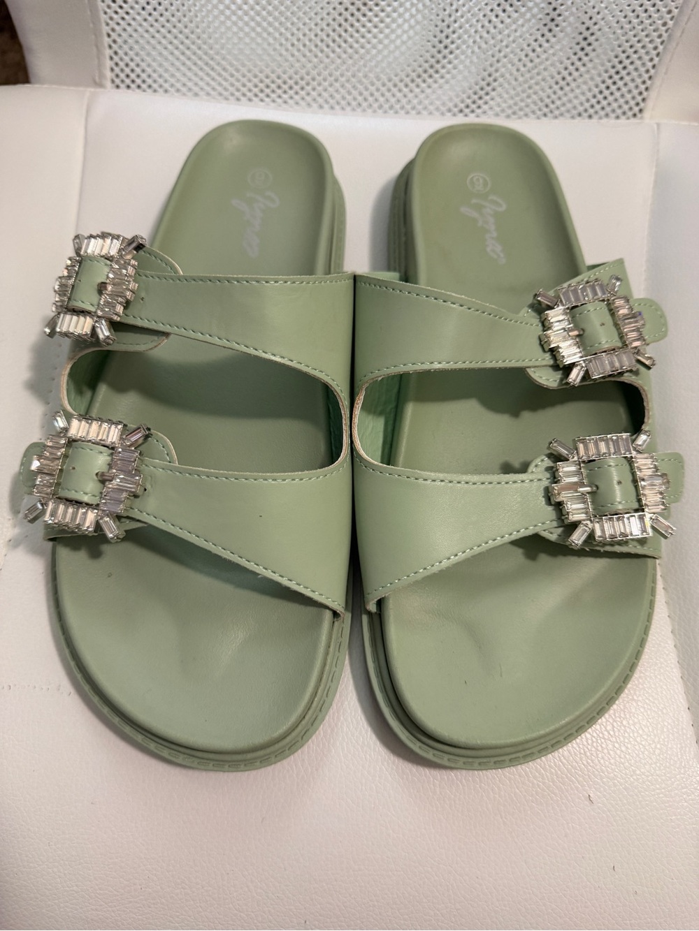 Woman’s Zyna Sandals Size 9